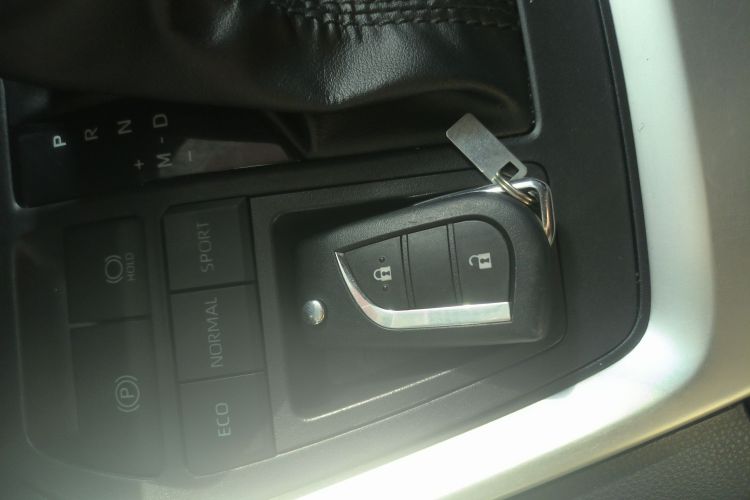 丰田 威兰达 2023款 2.0L CVT两驱领先版中控内饰11