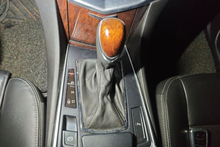 凯迪拉克SRX 2015款 3.0L 精英型中控内饰18