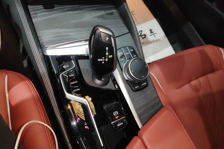 宝马5系 2023款 530Li 领先型 M运动套装中控内饰18