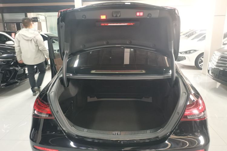 奔驰E级 2021款 改款 E 300 L 豪华型机舱底盘23