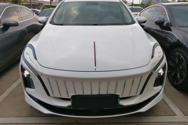 红旗E-QM5 2022款 431km 充电乐享版车身外观2