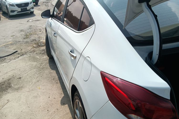 现代 领动 2016款 1.6L 自动智炫·精英型车身外观4