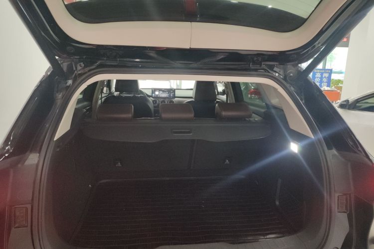 魏牌 VV6 2021款 2.0T 两驱智护+机舱底盘23