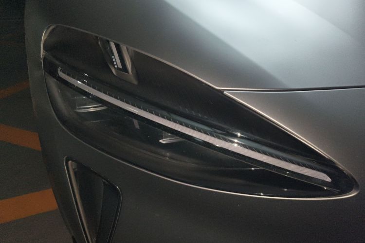 小米汽车 小米YU7 2025款 超长续航高性能四驱Max版车身外观8