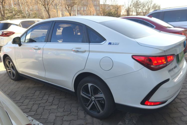 北京汽车 北京EU5 2018款 R550 智潮版车身外观4