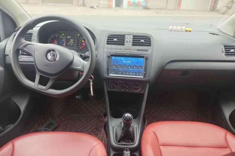 大众 Polo 2016款 1.4L 手动风尚型中控内饰12