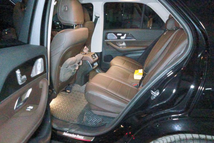 奔驰GLE 2023款 GLE 350 4MATIC 时尚型中控内饰21