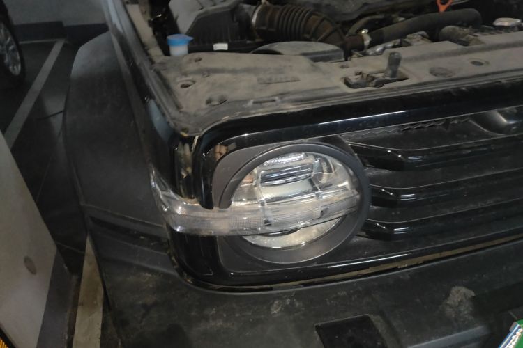 坦克300 2023款 越野版 2.0T 征服者车身外观8