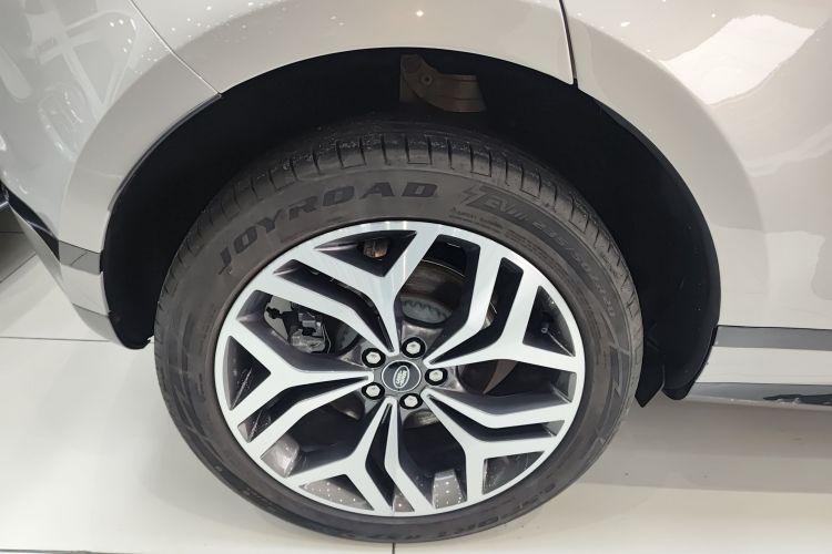 路虎 揽胜极光新能源 2022款 极光L P300e 插电式电动混合版车身外观6008