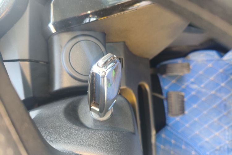 凌宝汽车 凌宝BOX 2022款 卓文君版中控内饰7001