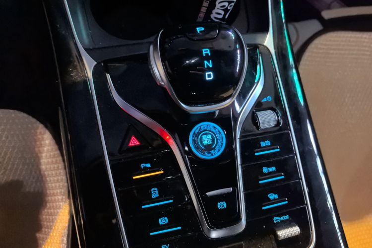 比亚迪 秦PLUS 2023款 冠军版 DM-i 120KM领先型局部细节18