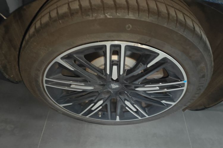 哪吒汽车 哪吒S 2024款 增程 1060 Lite版车身外观6008