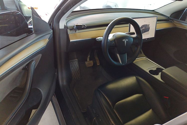 特斯拉 Model Y 2022款 改款 后轮驱动版中控内饰7003