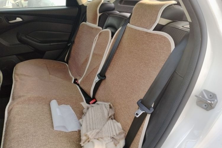 福特 福克斯 2012款 两厢 2.0L 手动豪华运动型中控内饰7004