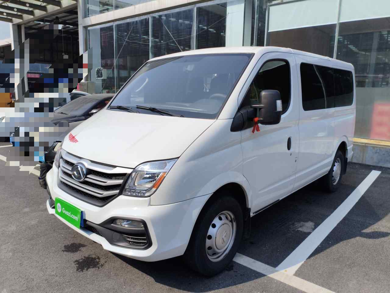 上汽大通MAXUS 新途V80 2023款 2.0T 手动经典傲运通短轴超低顶5/6座(2)