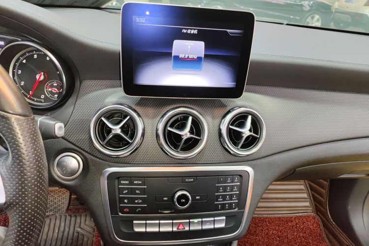奔驰GLA 2019款 GLA 200 时尚型中控内饰16