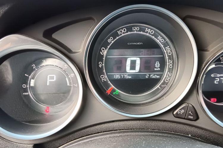 雪铁龙C4L 2016款 1.6T 自动精英型中控内饰14