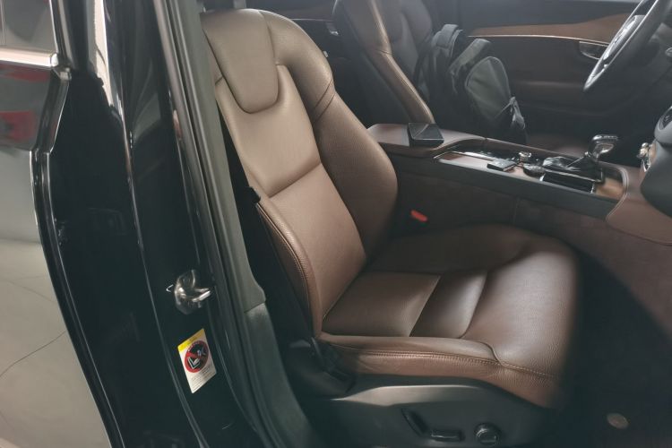 沃尔沃XC90 2020款 改款 T6 智逸豪华版 7座中控内饰41