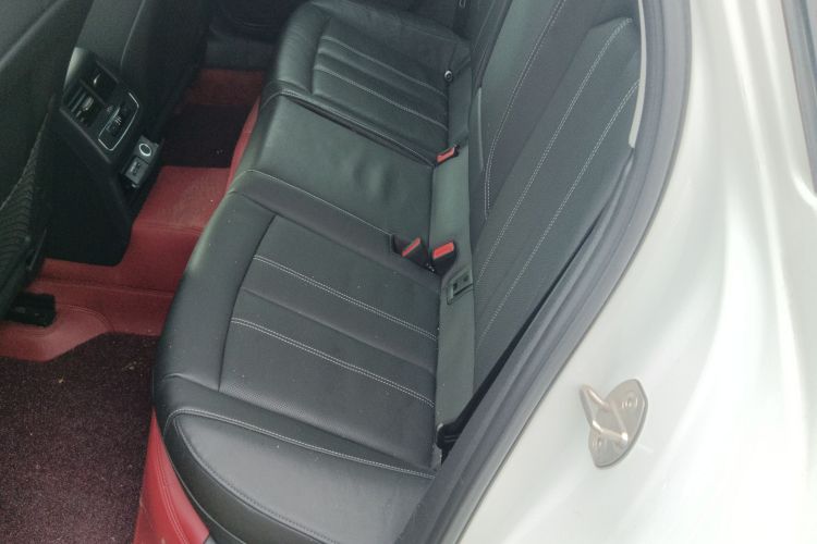 奥迪A4L 2020款 40 TFSI quattro 豪华动感型中控内饰21