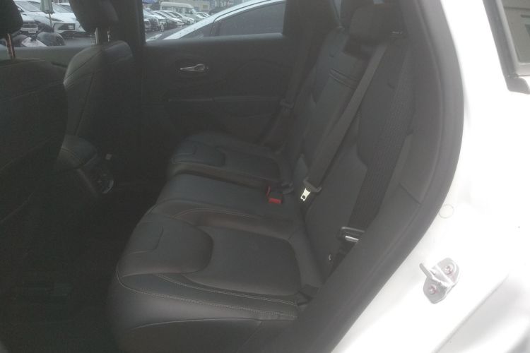 Jeep 自由光 2017款 2.0L 优越版中控内饰7004