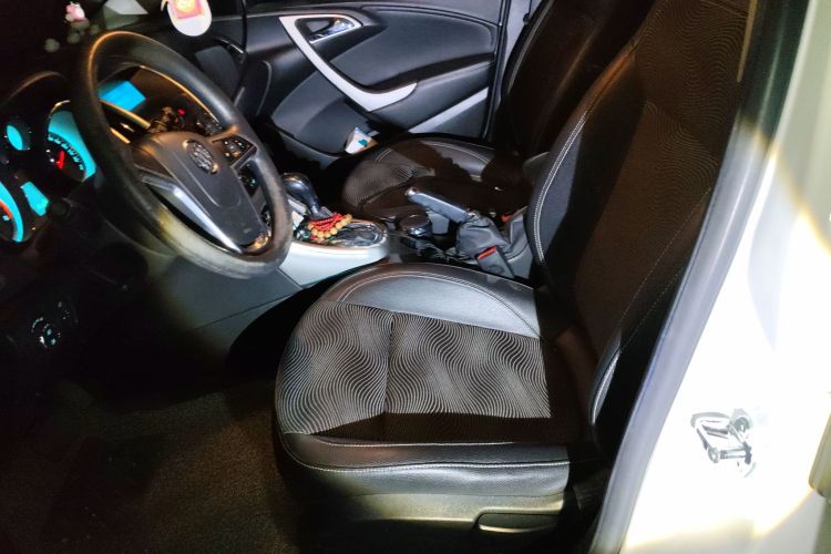 别克 英朗 2014款 XT 1.6L 自动时尚版局部细节19