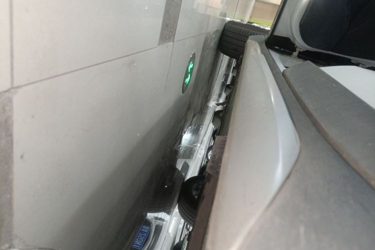 宝马X1 2019款 sDrive18Li 尊享型局部细节9002