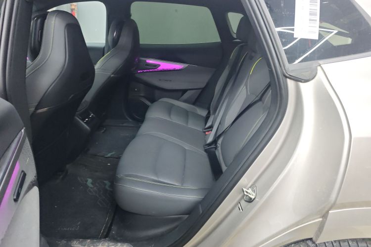 领克08 EM-P 2023款 120km 长续航Halo中控内饰7004