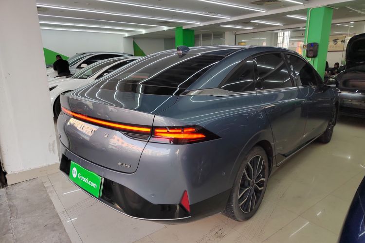 小鹏P5 2022款 550E车身外观7