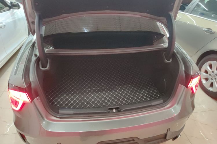 领克03 2022款 1.5TD DCT劲Pro机舱底盘23