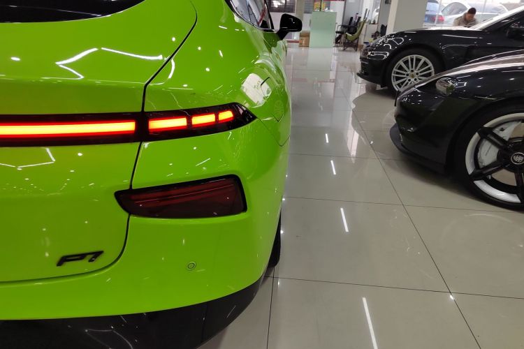 小鹏P7 2021款 670E鹏翼版车身外观9