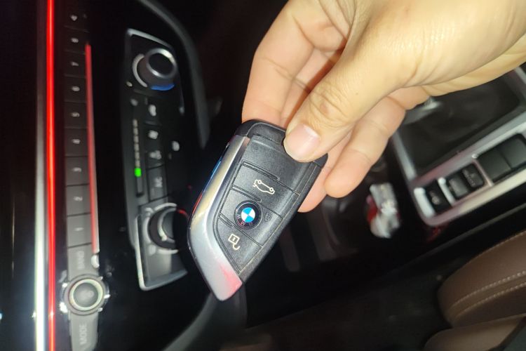 宝马1系 2021款 改款 125i M运动曜夜版中控内饰7001