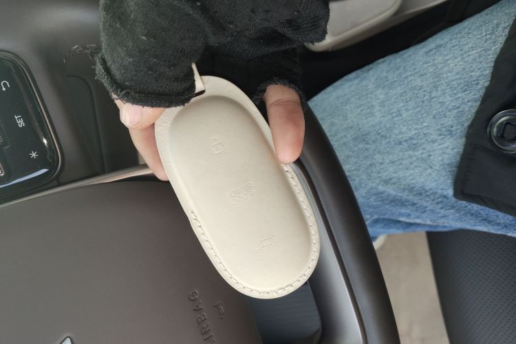 理想汽车 理想MEGA 2024款 Ultra中控内饰11