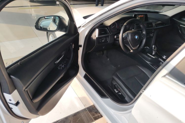 宝马3系 2016款 320Li 时尚型中控内饰7003