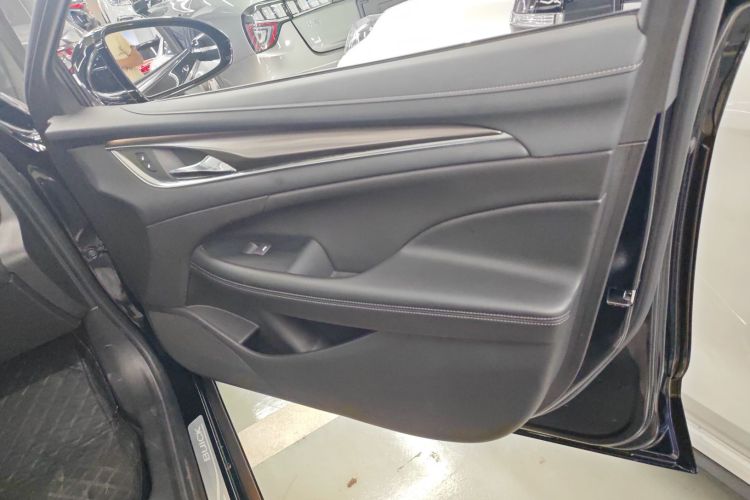 别克 君越 2022款 552T 豪华型中控内饰42