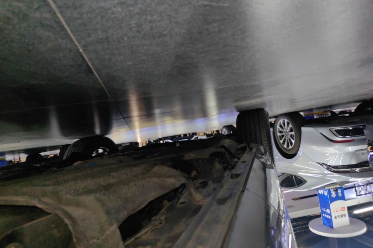 福特 探险者 2020款 EcoBoost 285 四驱风尚版 7座局部细节9002