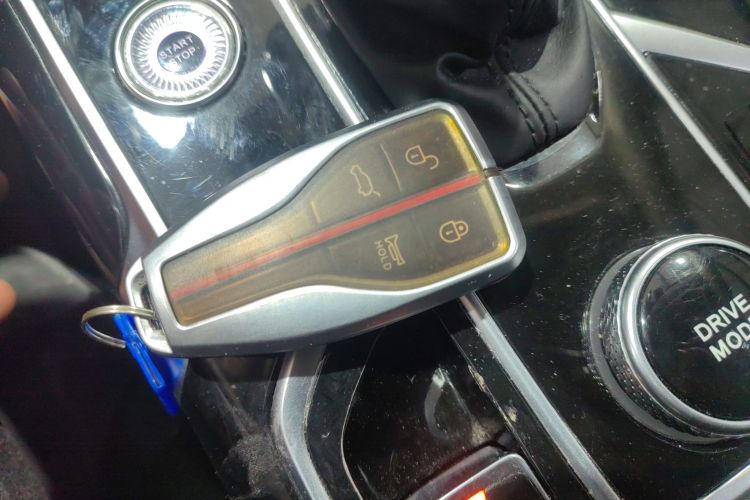 红旗HS5 2022款 改款 2.0T 智联旗领四驱版中控内饰11