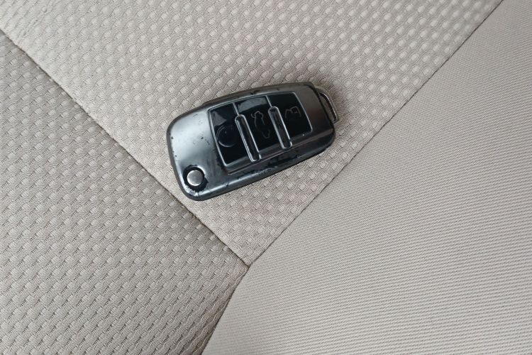 奇瑞 风云2 2015款 1.5L 手动新锐版中控内饰11