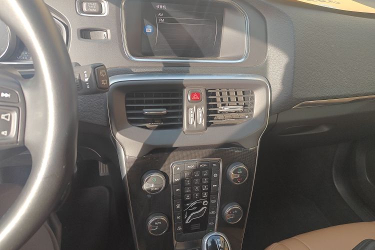 沃尔沃V40 2018款 T3 智逸版中控内饰16