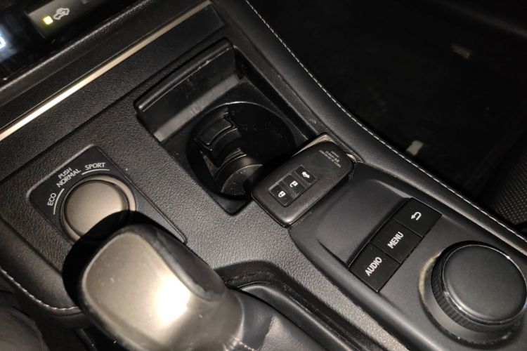 雷克萨斯ES 2015款 200 舒适版中控内饰11