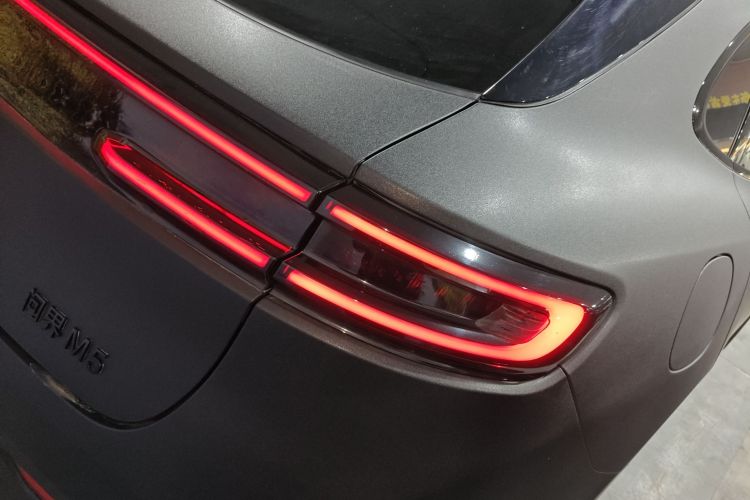 鸿蒙智行 问界M5 2024款 增程 Max RS 四驱高阶智驾版车身外观9