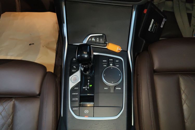 宝马3系 2022款 325i M运动套装中控内饰18