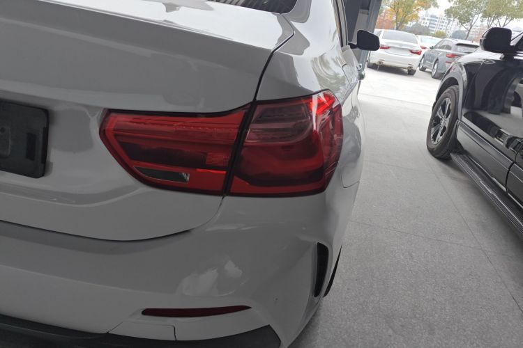 宝马1系 2021款 改款 120i M运动曜夜版车身外观9