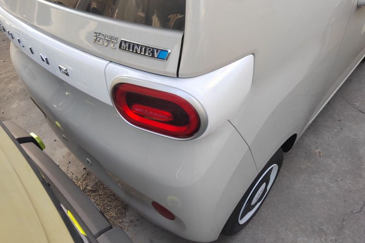 五菱汽车 宏光MINIEV 2024款 第三代 215km 青春版车身外观9