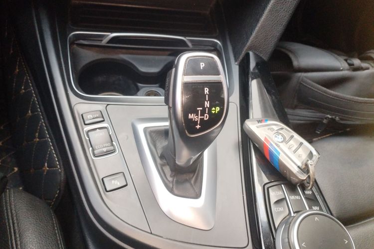 宝马3系 2018款 320Li 领先型M运动套装中控内饰18