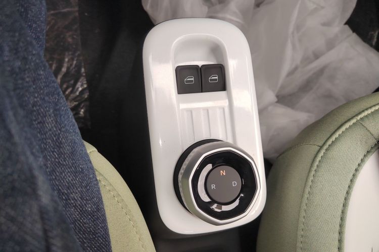 吉利银河 2025款 210km 熊猫骑士中控内饰18