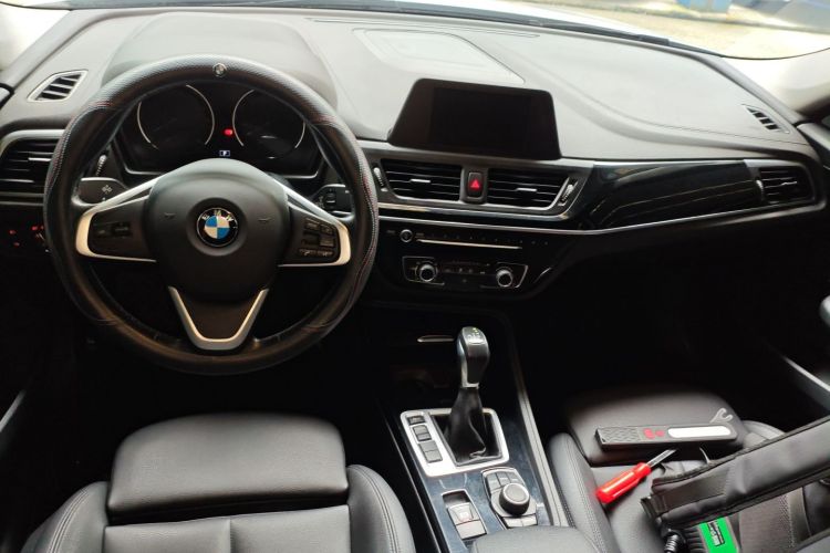 宝马1系 2018款 118i 运动型中控内饰12