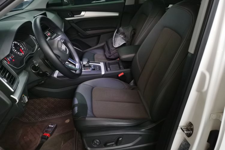 奥迪Q5L 2020款 改款 40 TFSI 荣享进取型中控内饰19