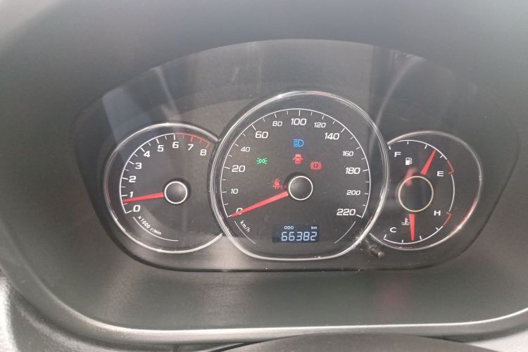 一汽 骏派D60 2016款 1.5L 手动豪华型中控内饰14