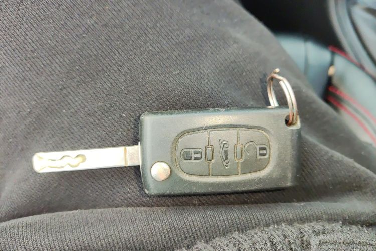 标致308 2014款 乐享版 经典 1.6L 手动优尚型中控内饰11