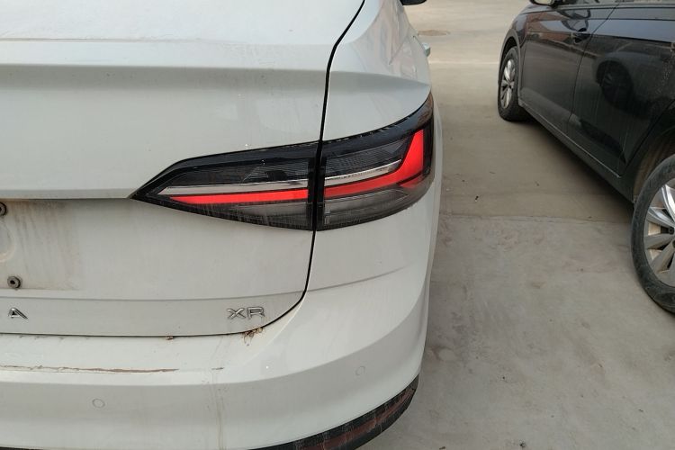 大众 朗逸 2023款 新锐 1.5L 自动新逸版车身外观9